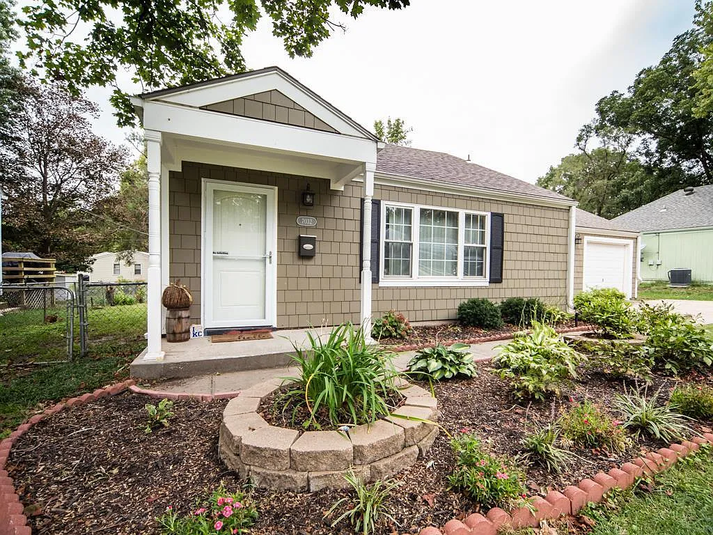 3 bed, 1024 sqft, $2,250 — Photo 3