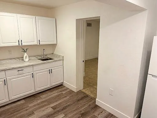 Studio, 900 sqft, $1,000 — Photo 3