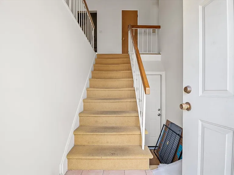 13 N Peach St — Photo 1