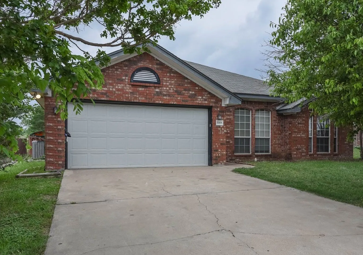 Spacious 3-Bed with Office & Cozy Fireplace! — Photo 2