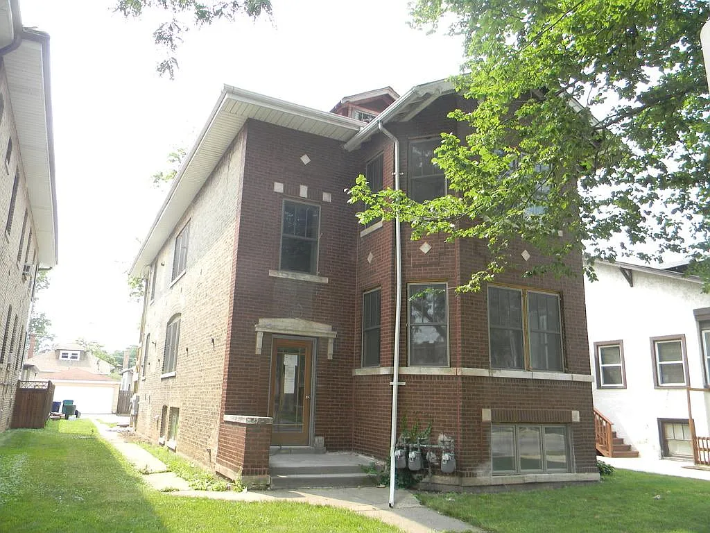 1336 N Austin Blvd — Photo 2
