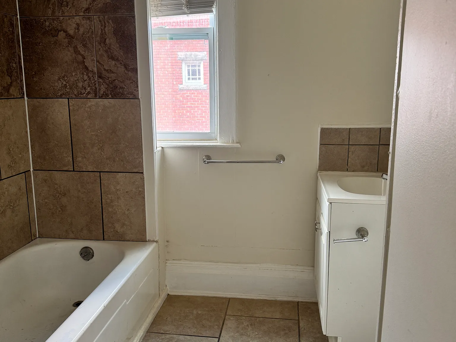 1 bed, 1000 sqft, $950 — Photo 2
