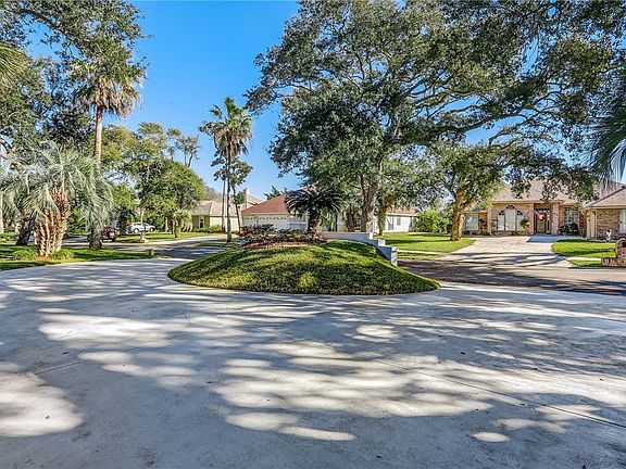 3rd image of 871 Laguna Dr