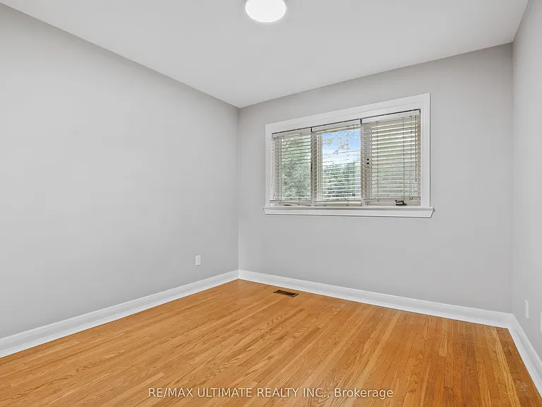 121 Elvaston Dr — Photo 17