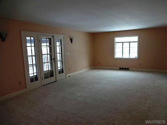 5th image of 172 Maynard Dr