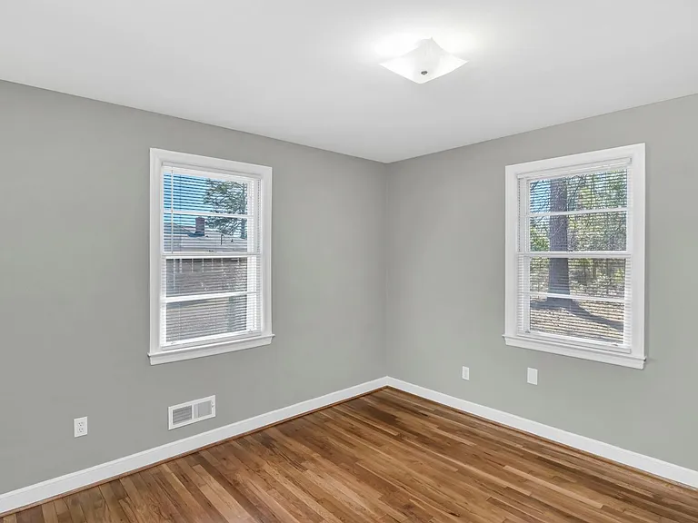 1813 Fairlawn Cir — Photo 21