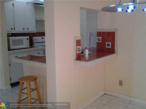 4th image of 19000 NE 3rd Ct APT 401