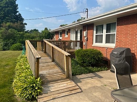 3rd image of 2205 Linden Dr