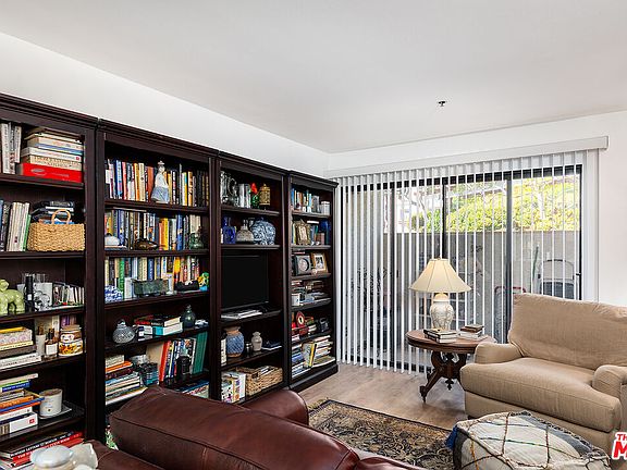 5th image of 501 Palisades Dr APT 106