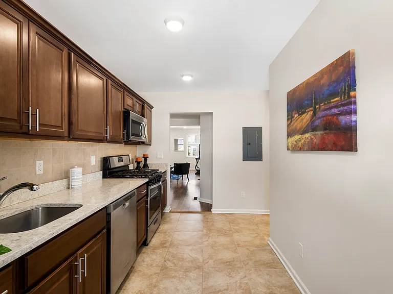 25 Aubrey St #2 — Photo 3