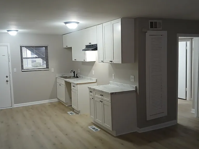Glendale Place Apartments 2 — Photo 2