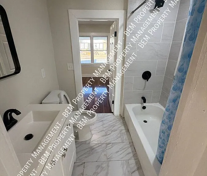 2305 E 41st St — Photo 3