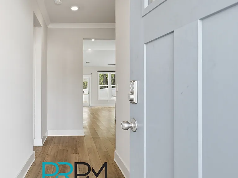 6 Thornfield Dr #1 — Photo 2
