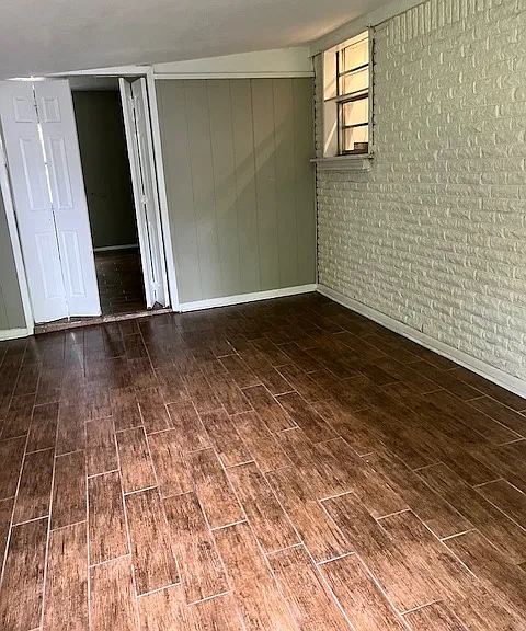 109 Lawrence Dr — Photo 12
