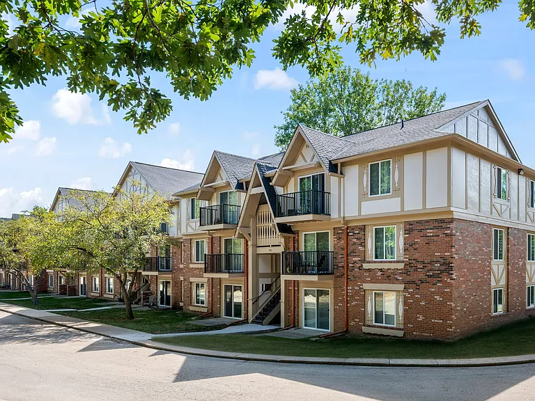 2900 W War Memorial Dr — Photo 10