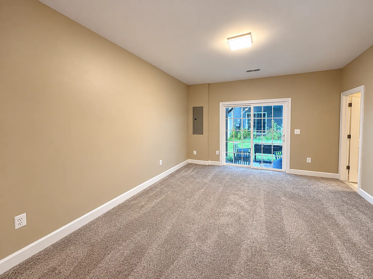 3 bed, 3.5 bath, 2133 sqft, $3,000 — Photo 3
