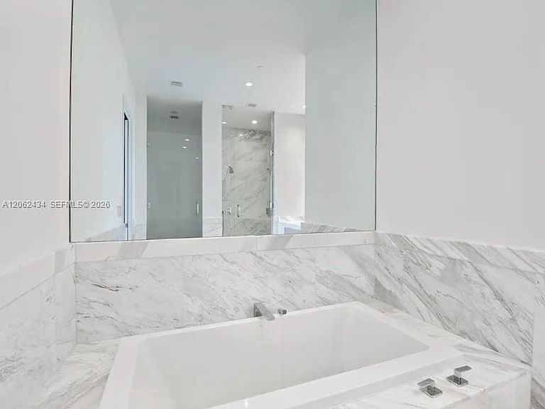 2811 S Bayshore Dr #5C — Photo 13