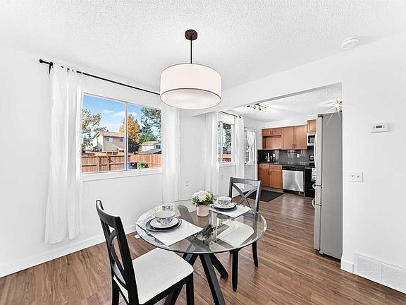 5th image of 60 E Erin Mount Cres SE