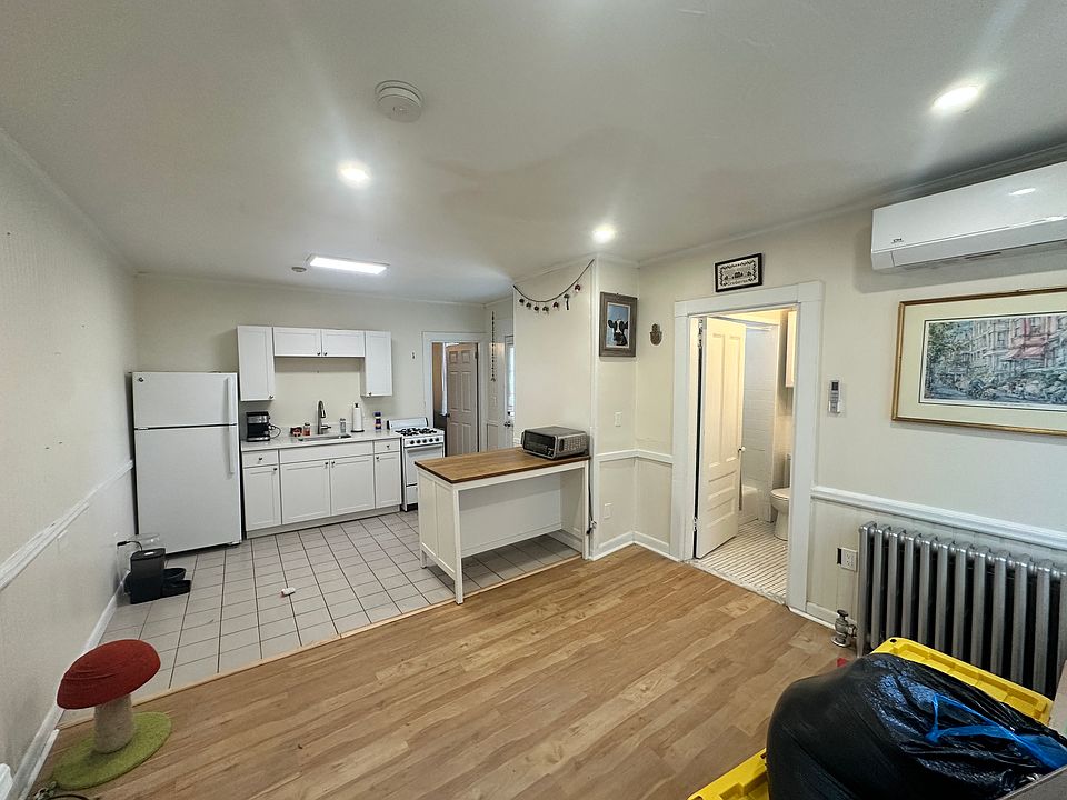 1st image of 411 Adams St APT 3