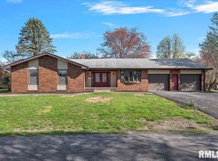 7 Glenwood Ln, Chatham, IL 62629