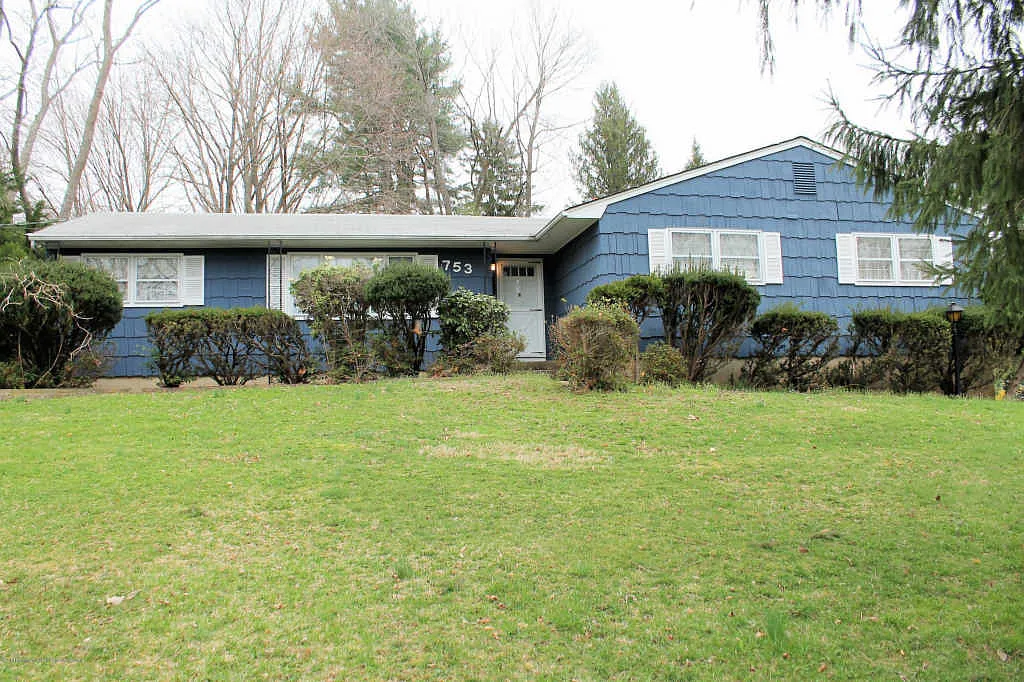 753 Colts Neck Rd photo 1
