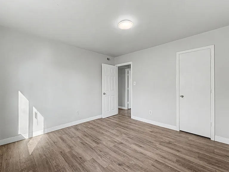 Evanston Apartments — Photo 45