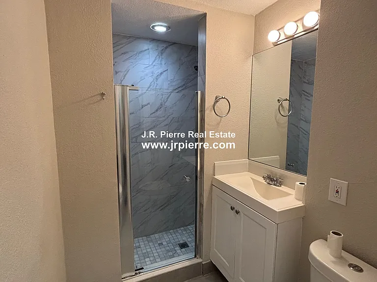 560 Main St #2 — Photo 7