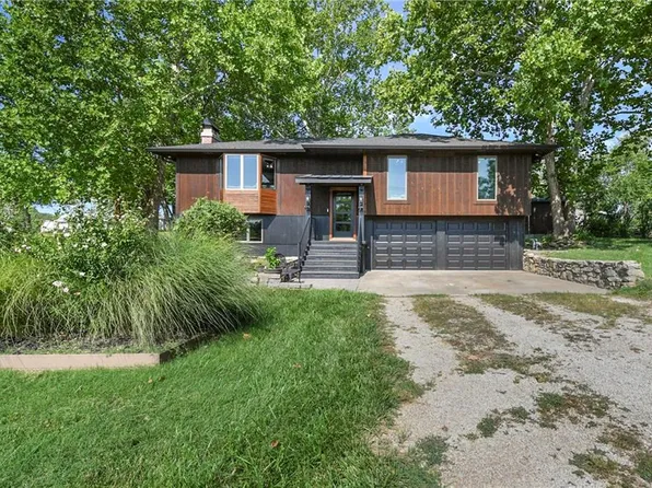 8540 Ottawa St, De Soto, KS 66018