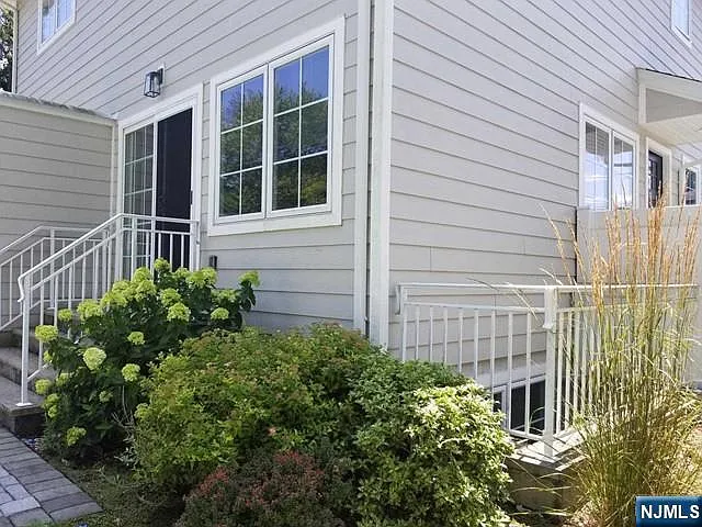 7 Lindley Ave #B — Photo 3