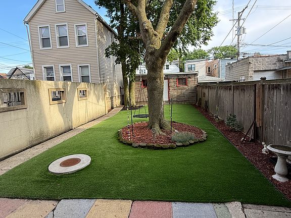 5th image of 2931 W Belmont Ave #1
