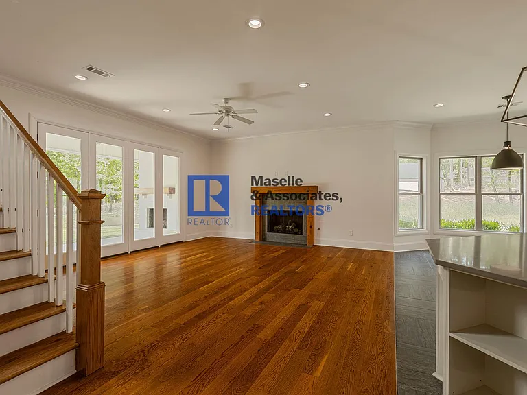 412 Dover Ln — Photo 16