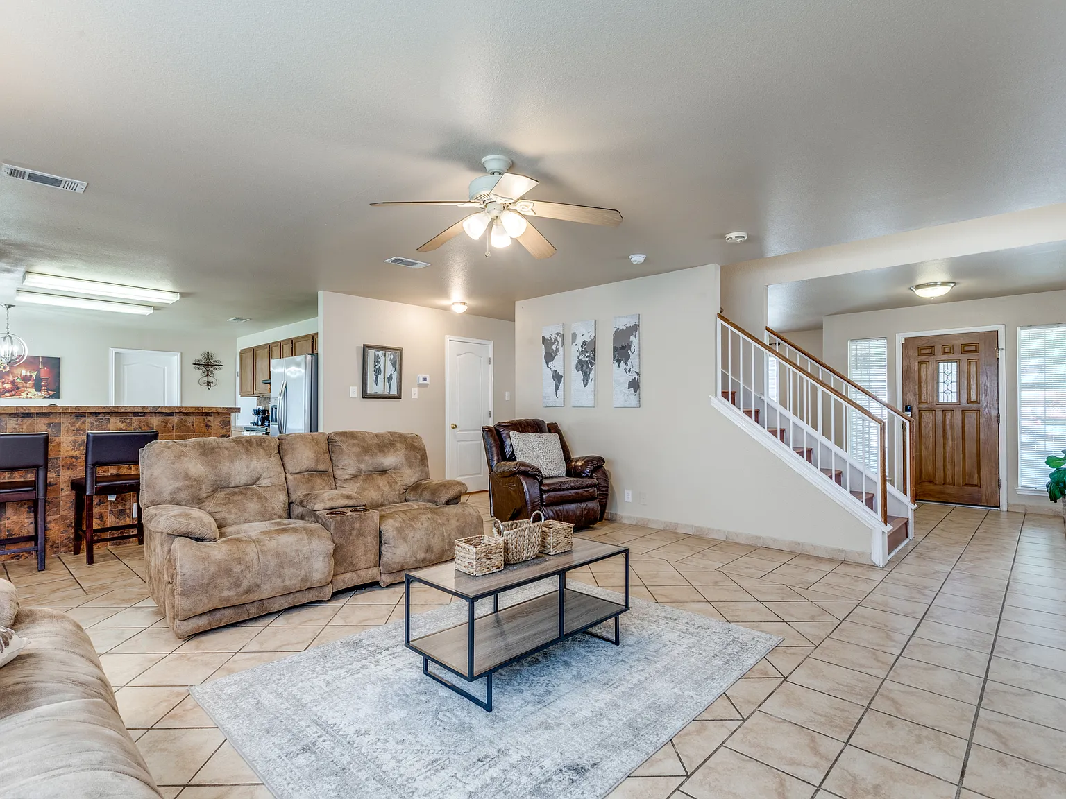 3 bed, 2.5 bath, 2231 sqft, $2,695 — Photo 3