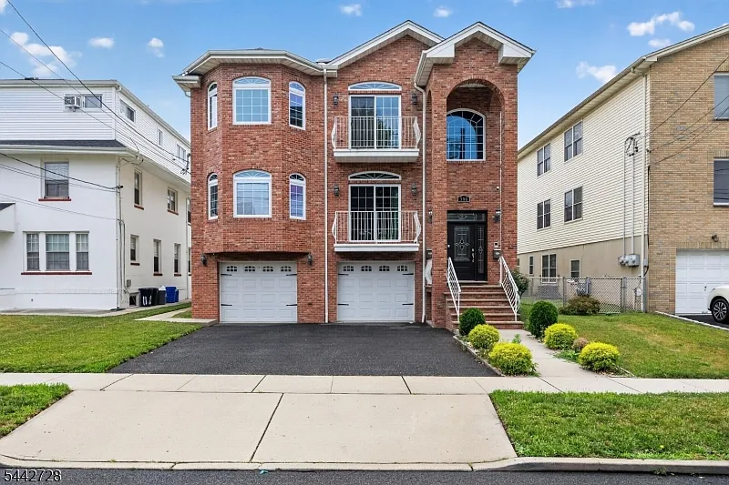 508 2nd Ave #2