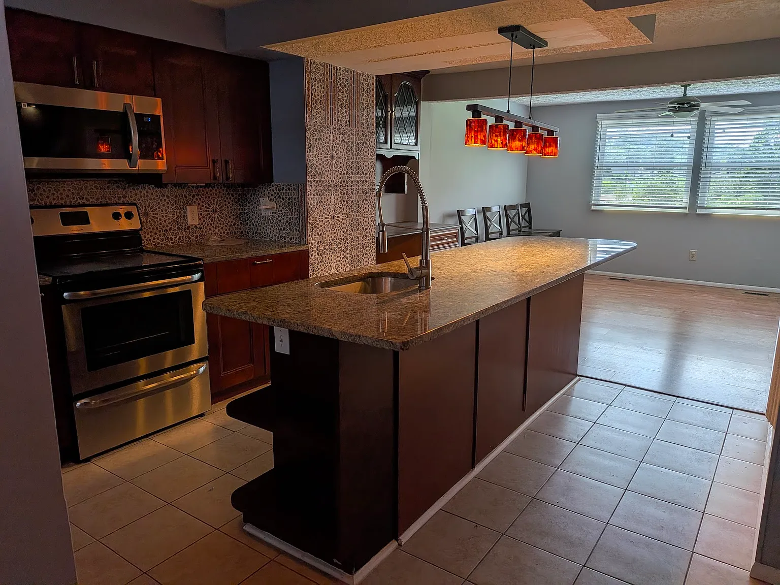 3 bed, 1400 sqft, $3,100 — Photo 4