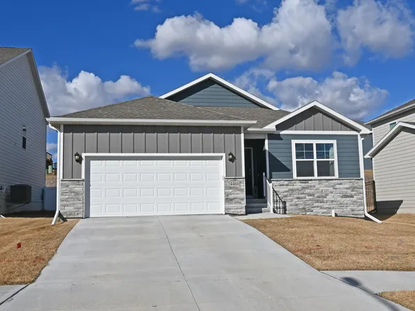 4460 Leawood Dr, Bellevue, NE 68123
