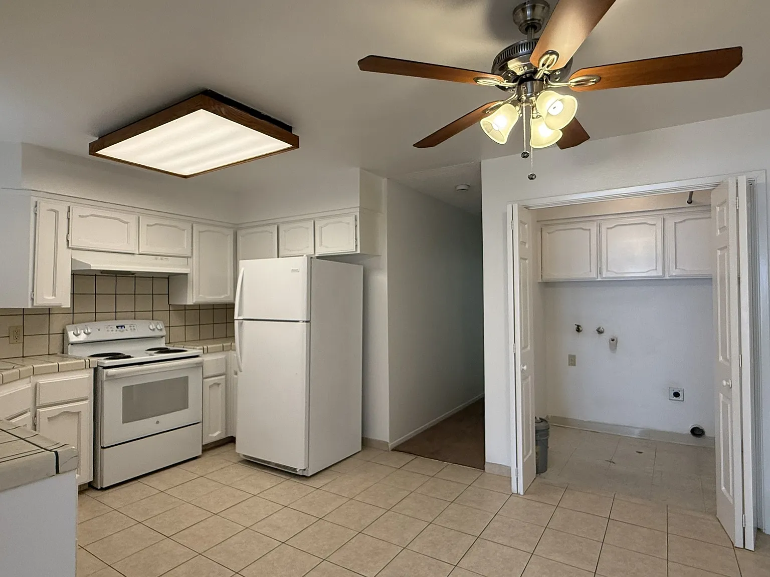 2 bed, 1000 sqft, $1,650 — Photo 2
