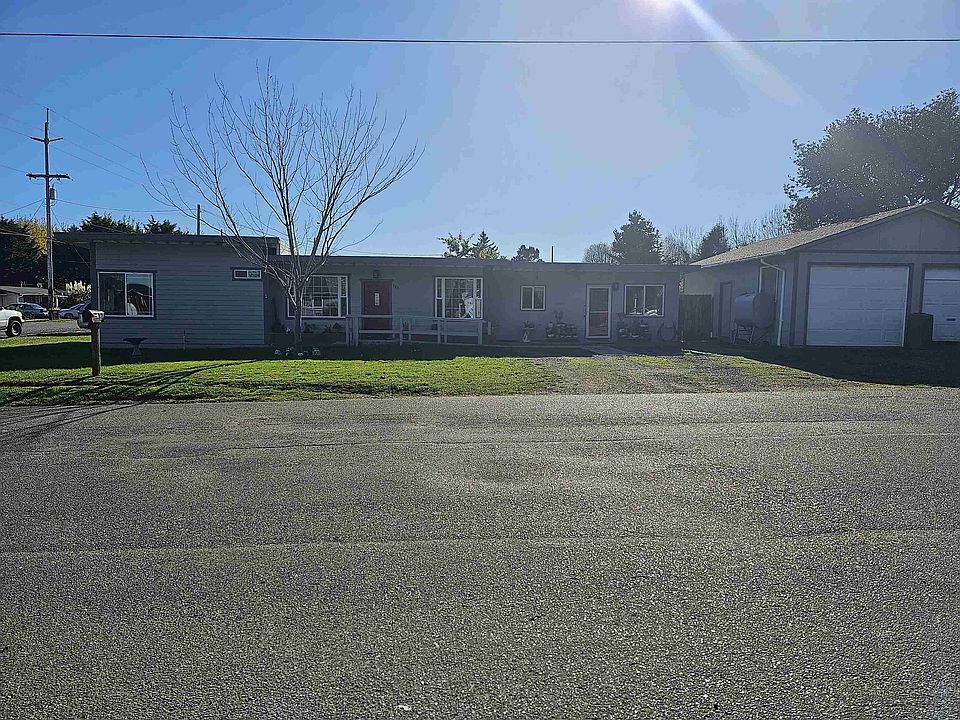1st image of 135 E Hoover Ave