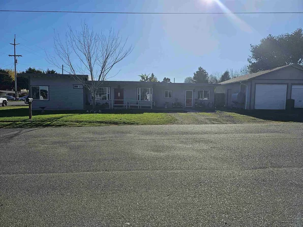 135 E Hoover Ave, Crescent City, CA 95531