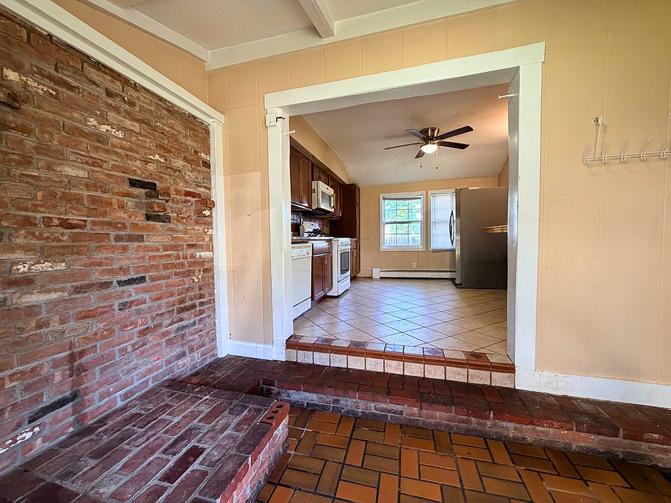 1st image of 136 Seamans St #1R