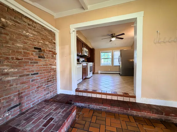 136 Seamans St #1R, Providence, RI 02908