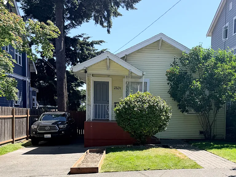 2824 24th Ave W — Photo 1