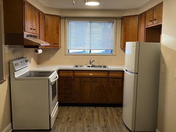 3rd image of 620 Cleveland Dr