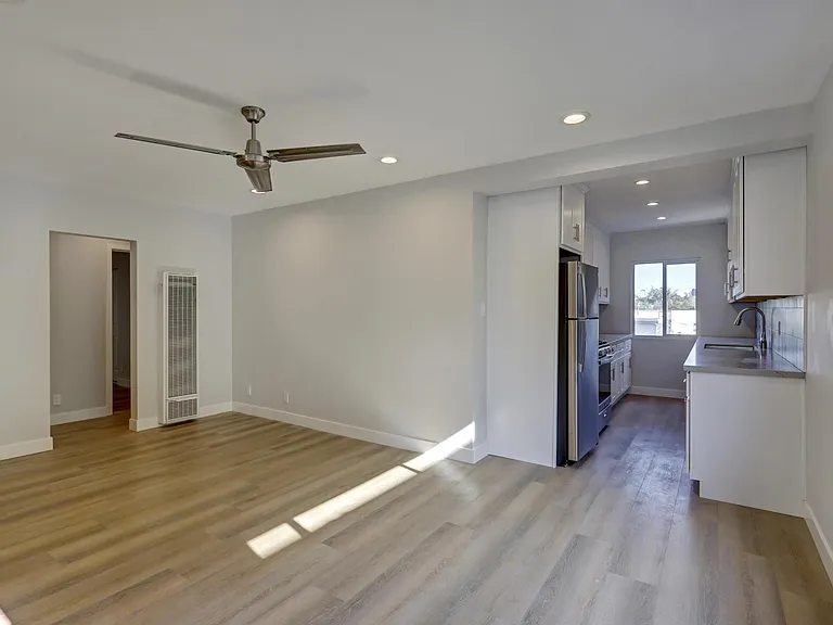 644 Pier Ave #2 — Photo 6