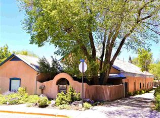 102 Amistad Ln, Taos, NM 87571