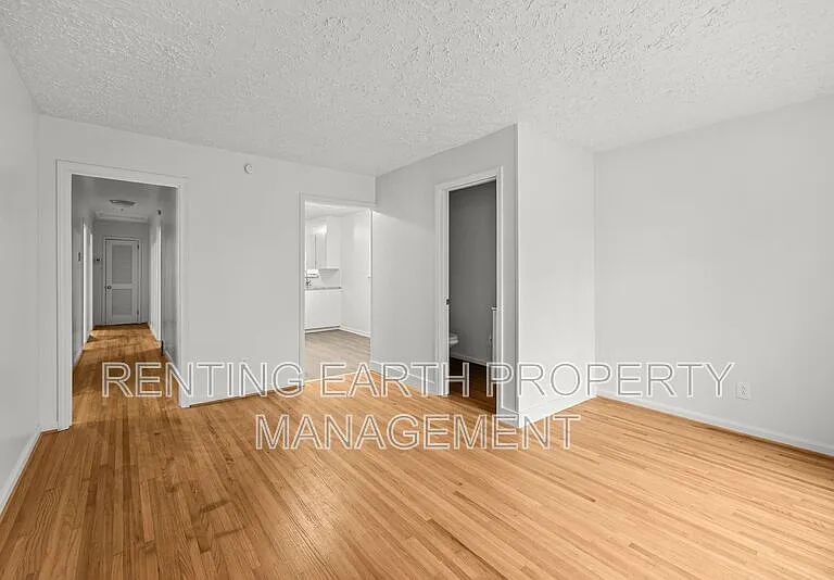2005 Snavely Ave SW — Photo 1