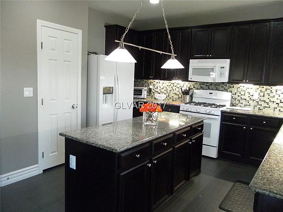 3rd image of 794 Cambridge Crest Ct