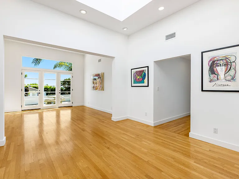 341 Surfview Dr — Photo 6