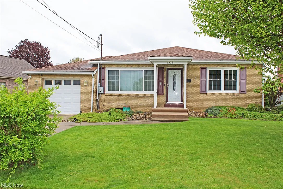 1328 Overlook Dr photo 1