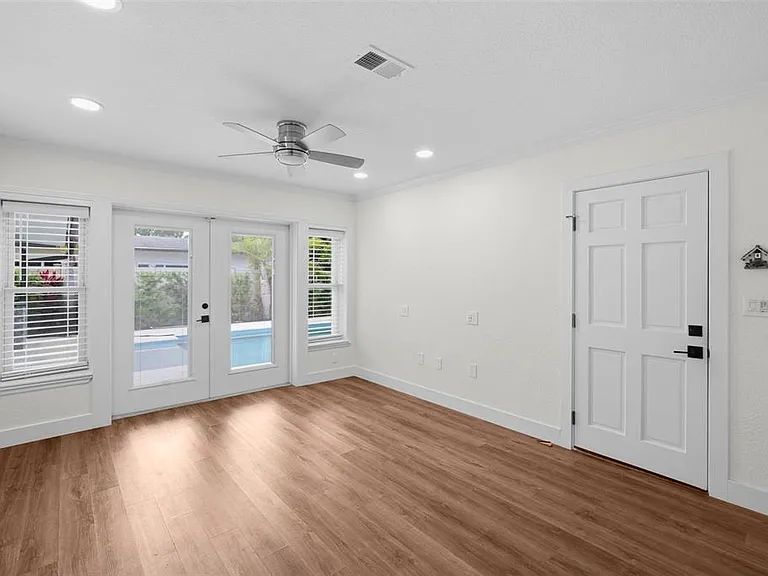 402 Erie Ave — Photo 28