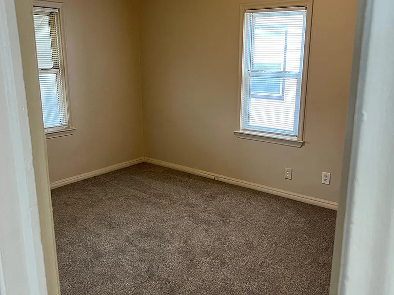 27321 Hopkins St — Photo 5